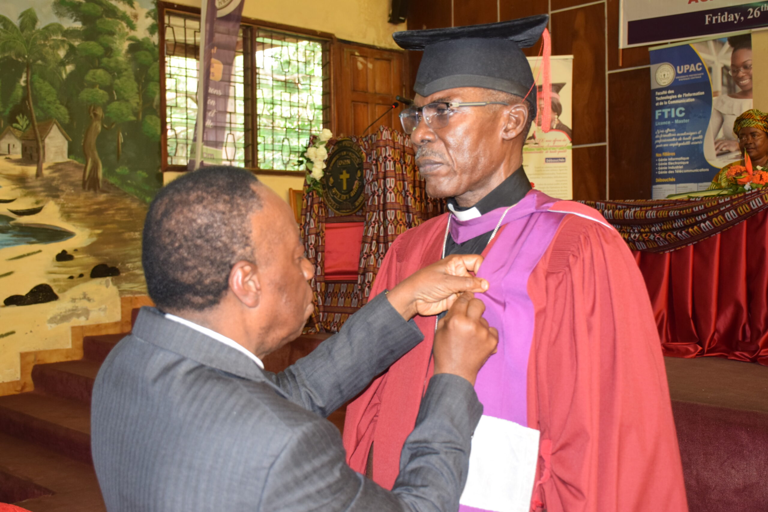 UPAC/Cl?ture de l&rsquo;ann?e Acad?mique 2023-2024: Le Recteur Rev. Pr. FROUISOU Samuel, d?cor? Chevalier de l&rsquo;Ordre de la valeur