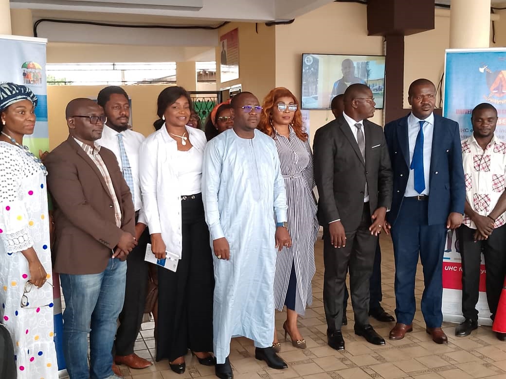 Photo de famille ? l?issue du caf? scientifique sur la Couverture sant? Universelle