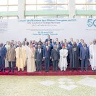Les ministres des Affaires ?trang?res 
des pays membres de l?OCI ? Yaound?