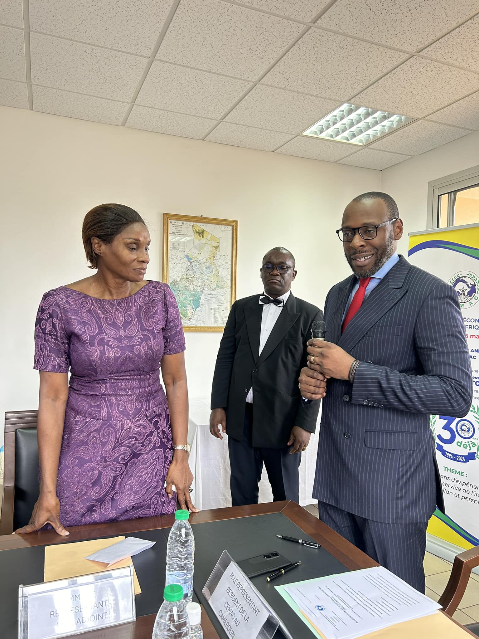 Estelle Elisabeth Tsimbo lors de sa prise de fonction