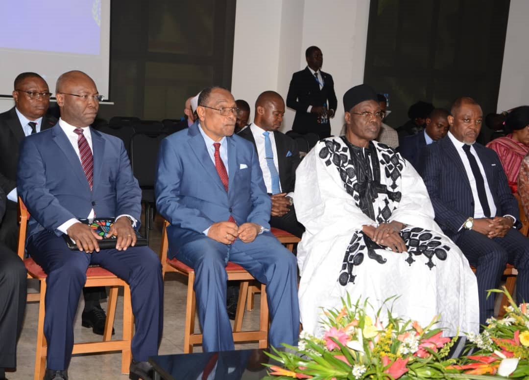 Au Cameroun?: le Travail d?cent s??crit en majuscules