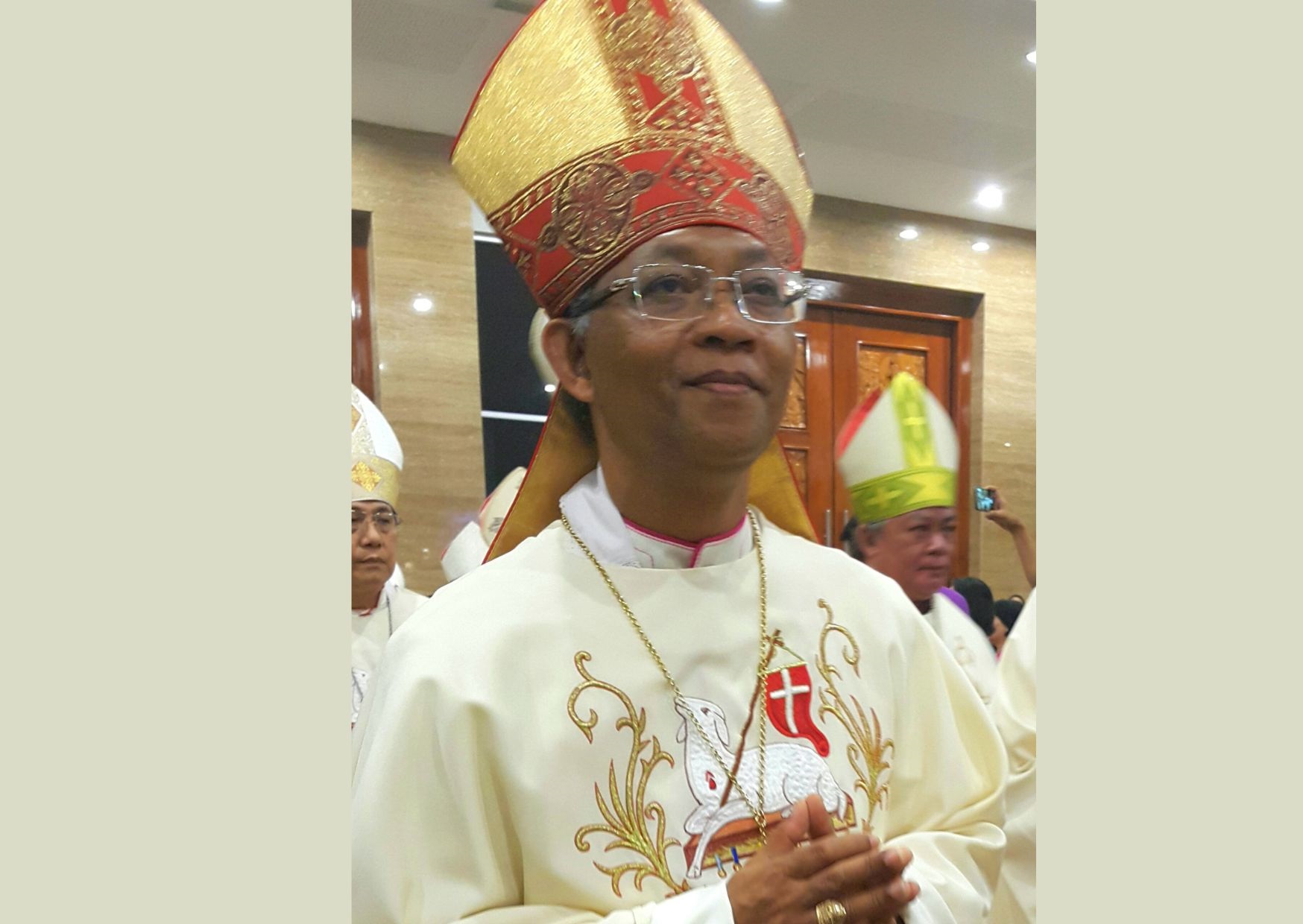 Le beau geste de Mgr Syukur