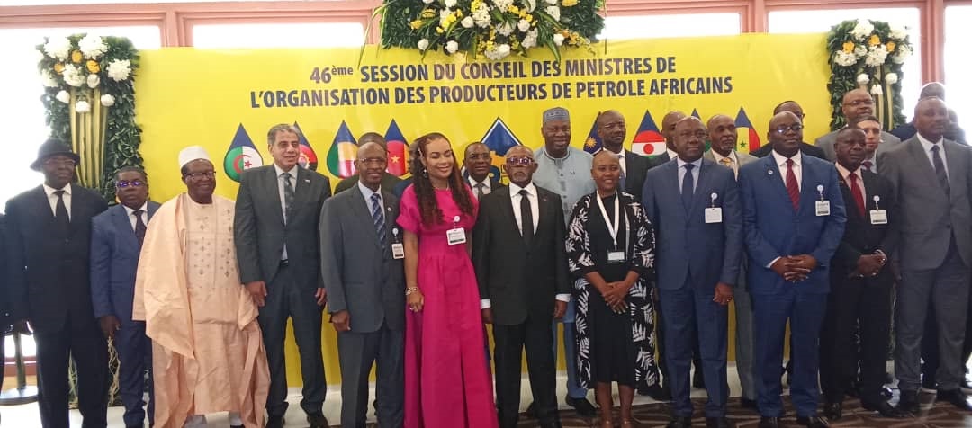 Photo de famille apr?s l'ouverture des travaux