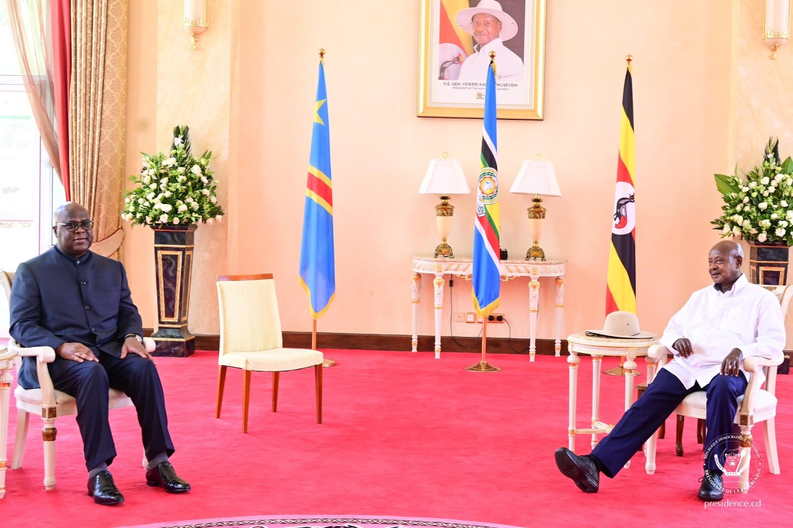 Les pr?sidents Felix Tshisekedi (? gauche)
et Yoweri Museveni