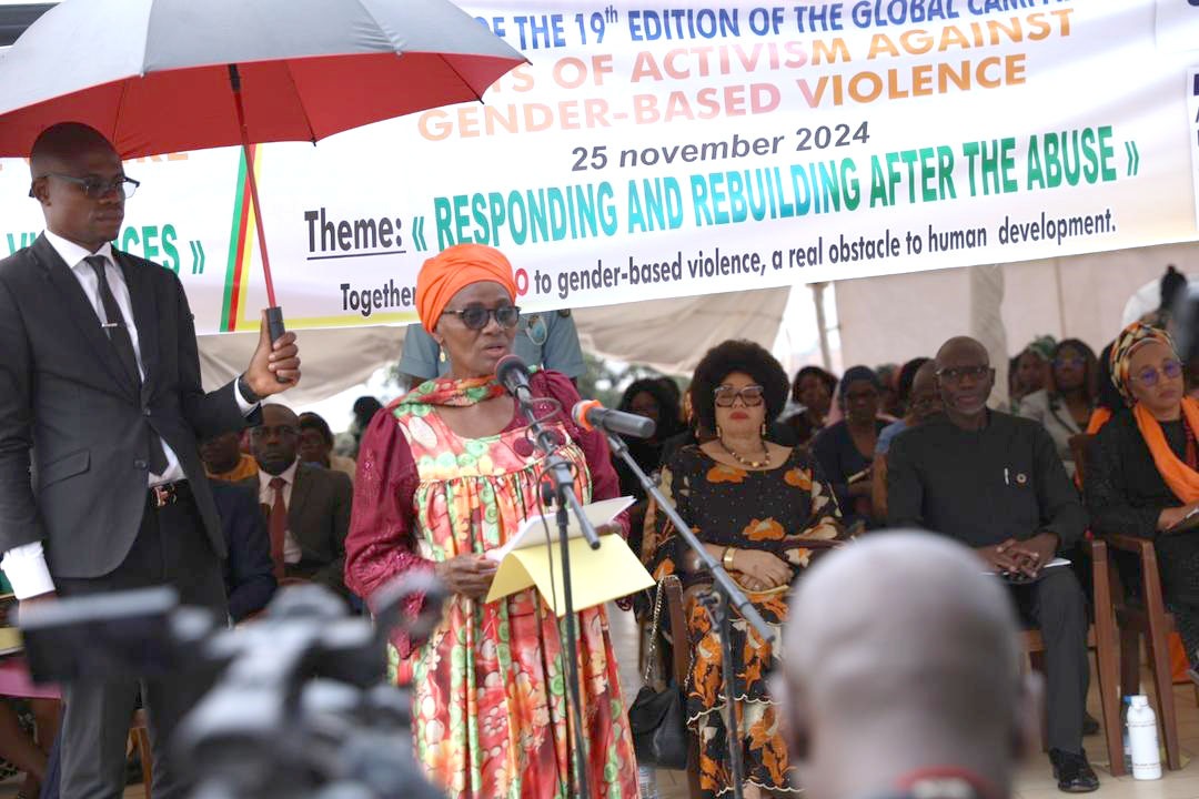 Madame Marie-Th?r?se Abena Ondoa prononce son discours ? l'ouverture 
des 16 jours d'activisme contre les VBG