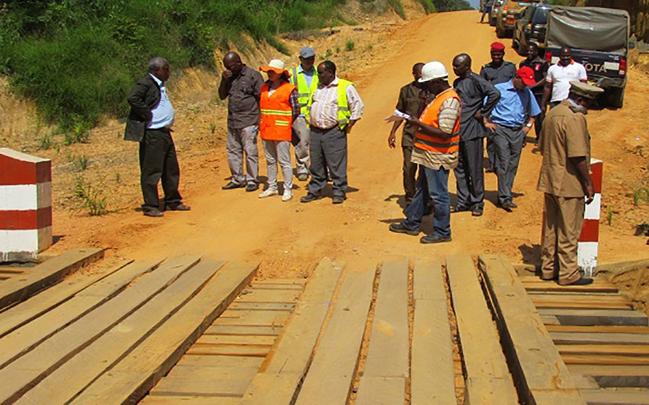 Route Olounou-Oveng-fronti?re Gabon: le grand d?marrage
