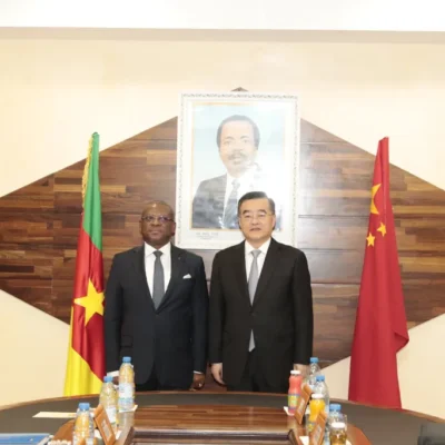 Un haut l?gislateur chinois effectue une visite au Cameroun