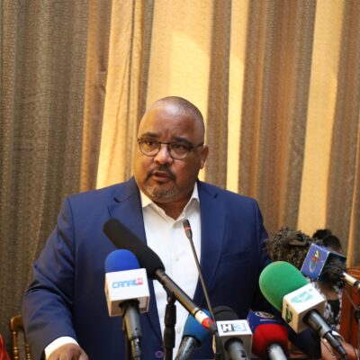 Joshua Osih,d?put? SDF, au perchoir de l'AN le 4 d?cembre 2024