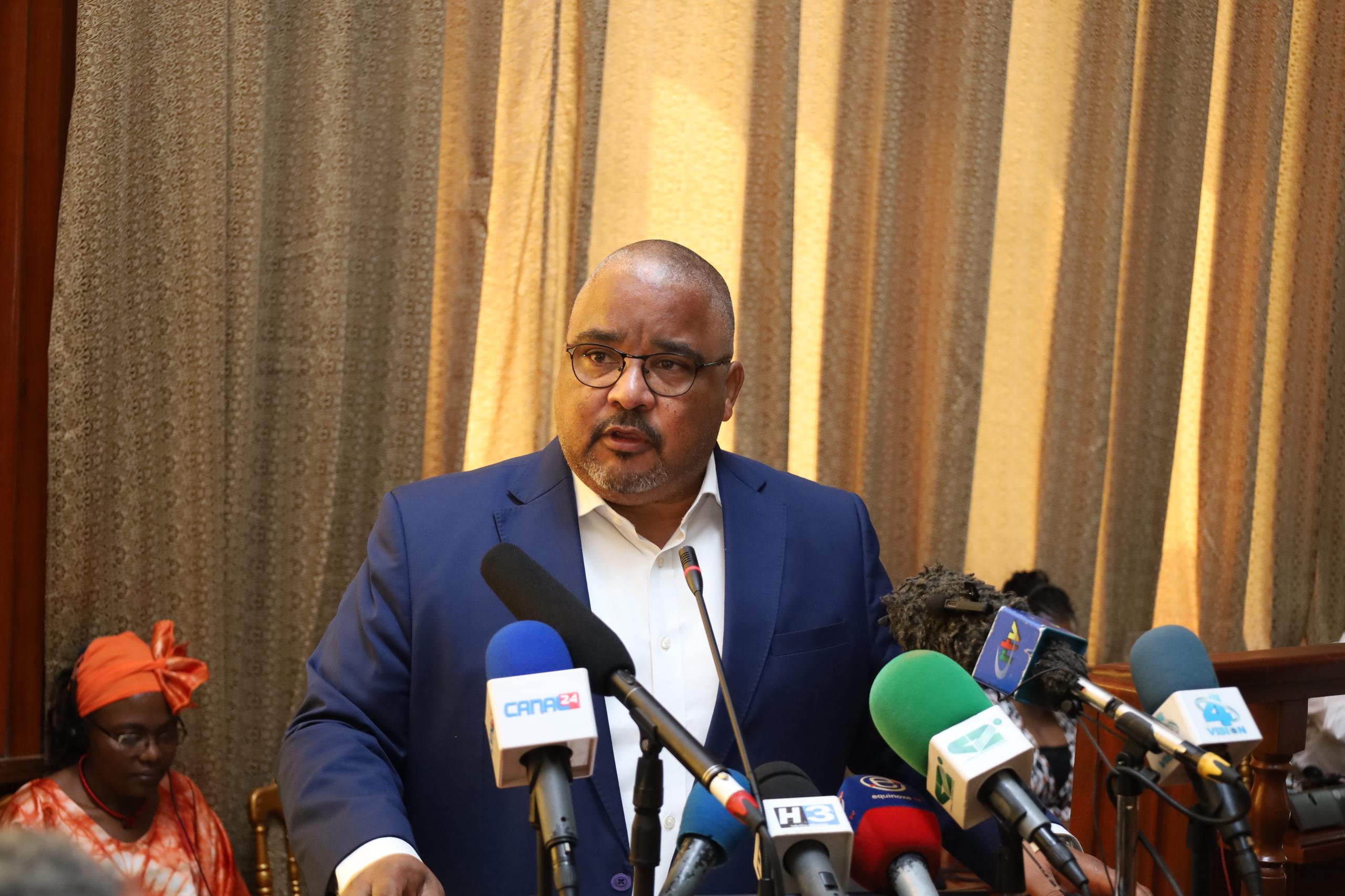 Joshua Osih,d?put? SDF, au perchoir de l'AN le 4 d?cembre 2024
