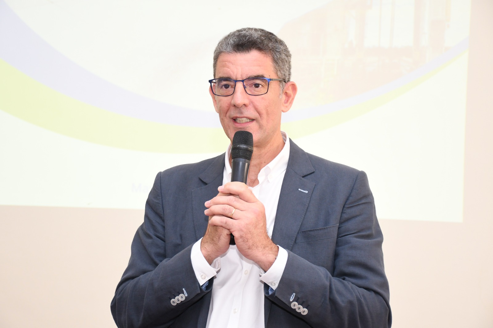 Le directeur g?n?ral d'Eneo-Cameroon face ? la presse
