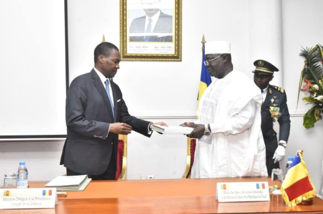 Le Cameroun et le Tchad signent un accord de coop?ration en mati?re de d?fense