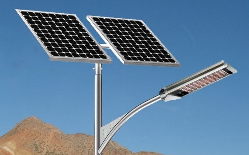 Zoom Afrique : des panneaux solaires pour ?clairer l&rsquo;avenir de l&rsquo;Afrique