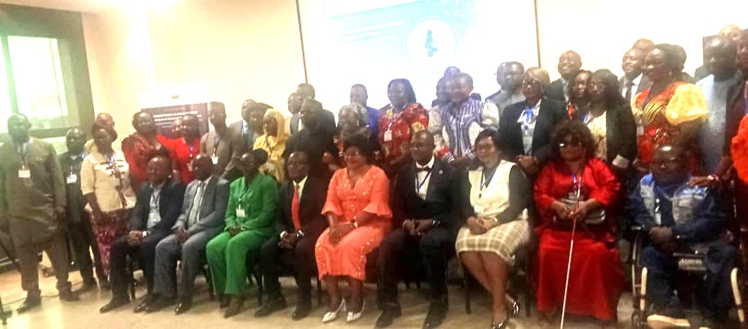 Photo de famille après le lancement du brainstorming à Yaoundé